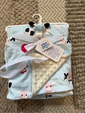 EkeraSauer Plush farm animals Baby Blanket - Light Blue cream rattle wooden nwt